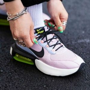 Nike Air Max women’s Verona Plum Chalk Black Ghost White size 11